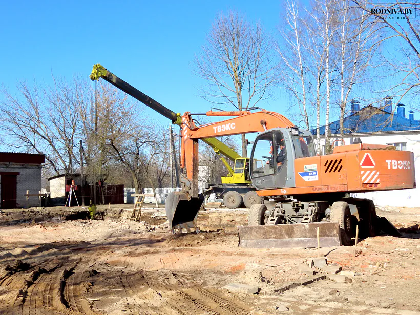 Месца знесенага будынка музея, які паказала мясцовая раёнка. Крыніца: rodniva.by  Месца знесенага будынка музея, які паказала мясцовая раёнка. Крыніца: rodniva.by