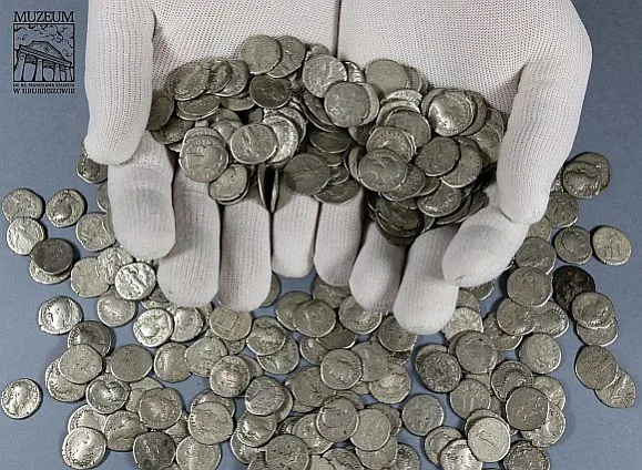 Скарб срэбраных рымскіх дэнаряў.jpg Скарб срэбраных рымскіх дэнаряў.jpg