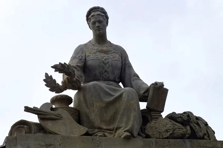 Skulptura «Słava» pracy Biembiela