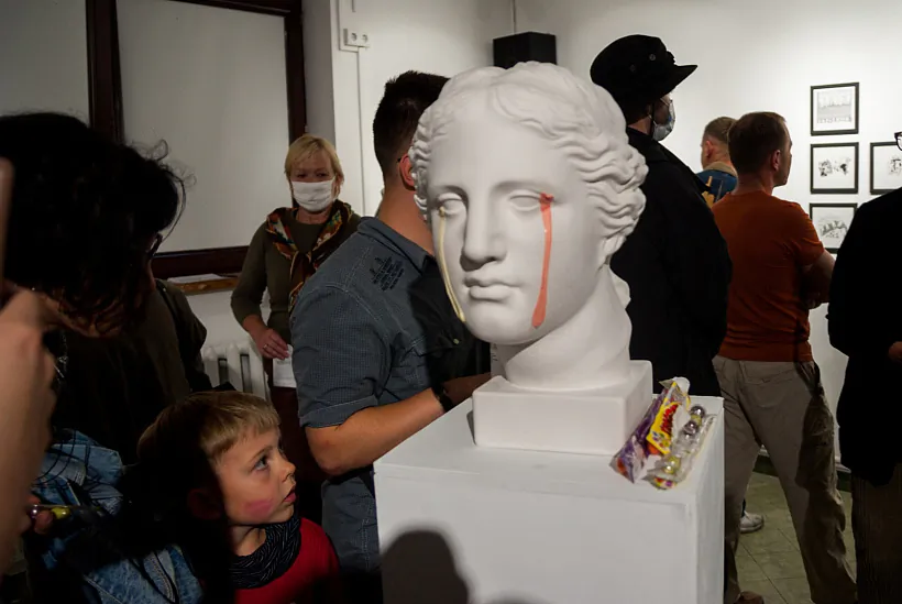 Выстава «Безаблічныя», верасень 2020, галерэя Прасторы КХ (фота: Сяргей Нікрашэвіч) Выстава «Безаблічныя», верасень 2020, галерэя Прасторы КХ (фота: Сяргей Нікрашэвіч)