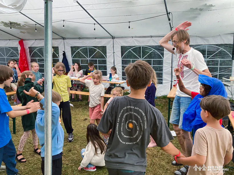 Teatraĺnyja huĺni z Maliavanyčam