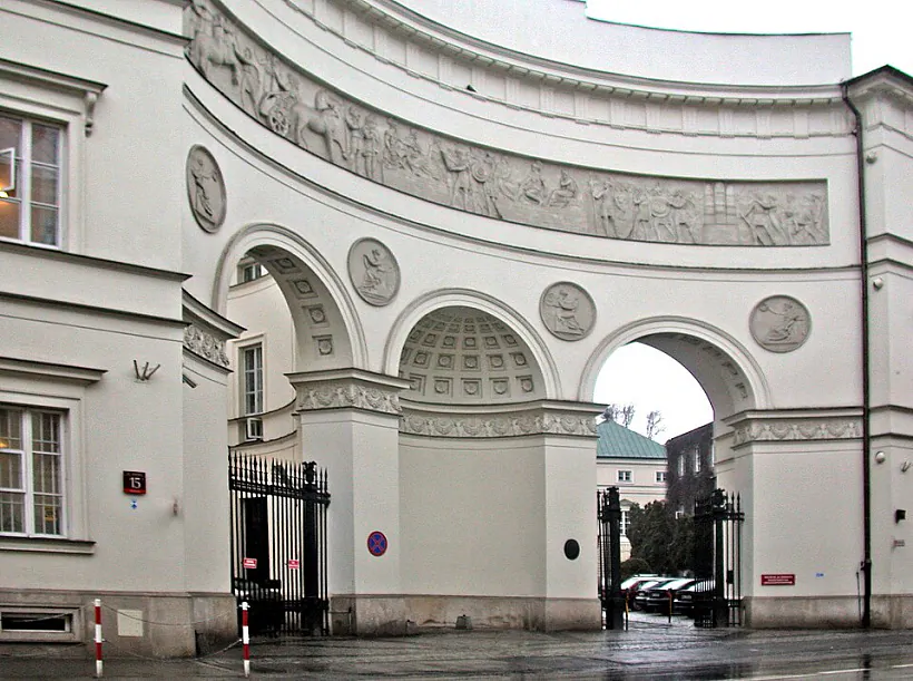 03-brama_palacu_pacau.jpg 03-brama_palacu_pacau.jpg