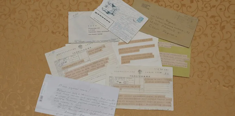  Лісты з розных гарадоў і краін да Васіля Быкава. З экспазіцыі музея Багдановіча ў Гродне. Крыніца: bagdanovichmuseum.by