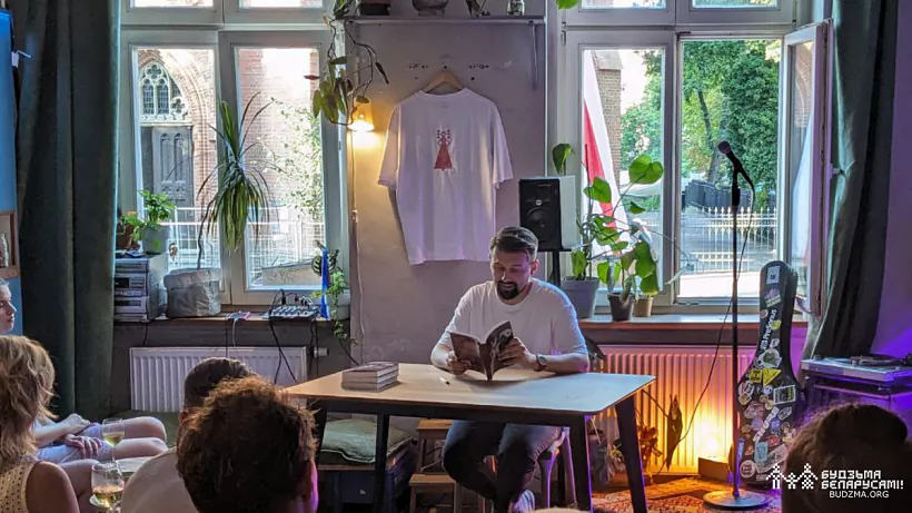 Aliaksandr Čarnucha čytaje ŭryvak z ramana «Svinni»