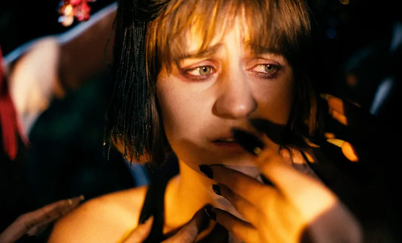 Kadr z klipa na piesniu Anastasii Rydleŭskaj