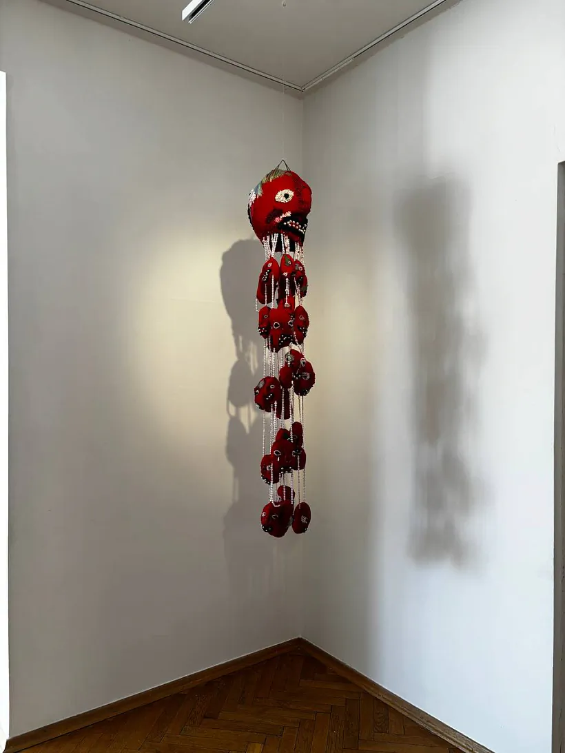 Frahmient ekspazicyi vystavy «Veiled / Unveiled» u varšaŭskaj halierei «Biuro Wystaw» Frahmient ekspazicyi vystavy «Veiled / Unveiled» u varšaŭskaj halierei «Biuro Wystaw»