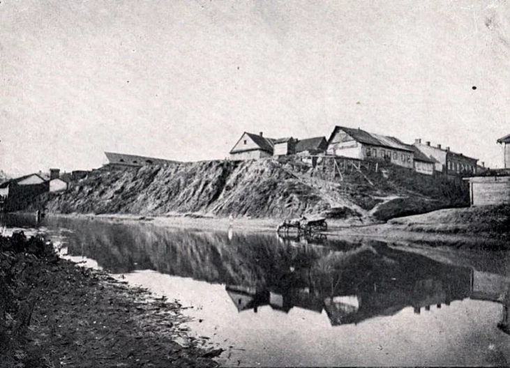 Miesca, dzie znachodziŭsia staražytny zamak, akružany rekami Svislačču i Niamihaj