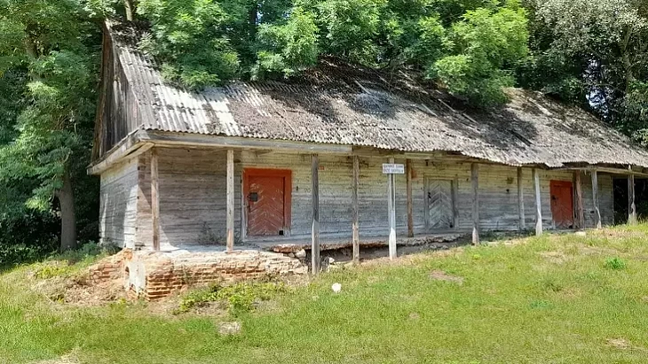 Draŭliany sviran na terytoryi siadziby Jalienskich Draŭliany sviran na terytoryi siadziby Jalienskich