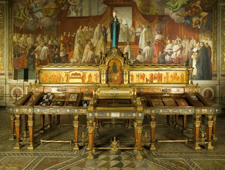 Admyslovaja knižnaja šafa Admyslovaja knižnaja šafa