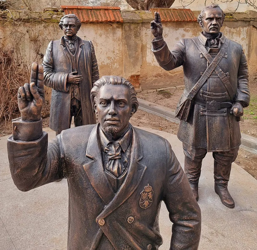 pomnik.jpg pomnik.jpg