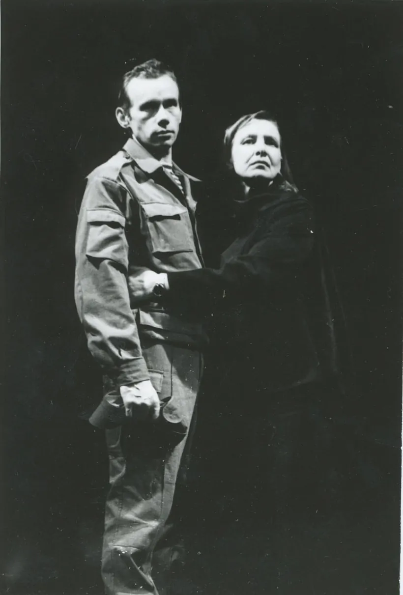 Narodnaja artystka BSSR, laŭreatka Dziaržaŭnaj premii BSSR Maryja Zacharevič i aktor Aliaksandr Labuš u spiektakli «Cynkavyja chlopčyki» Narodnaja artystka BSSR, laŭreatka Dziaržaŭnaj premii BSSR Maryja Zacharevič i aktor Aliaksandr Labuš u spiektakli «Cynkavyja chlopčyki»