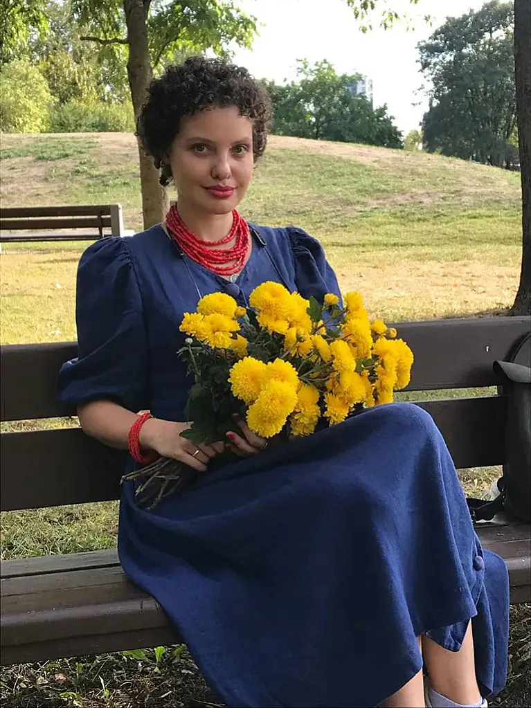 Kaciaryna Vadanosava ŭ sukiency svajoj babuli, jakuju taja pryviezla z Hiermanii