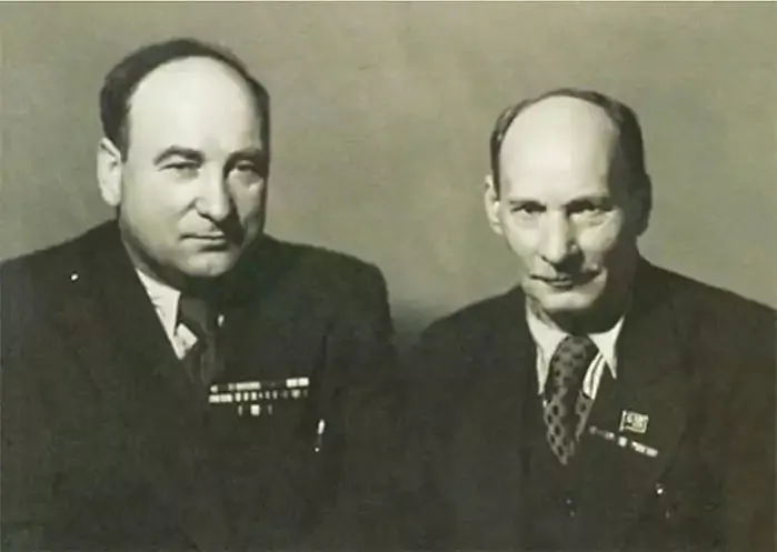 Pancielajmon Panamarenka i Jakub Kołas, pavajennaje fota