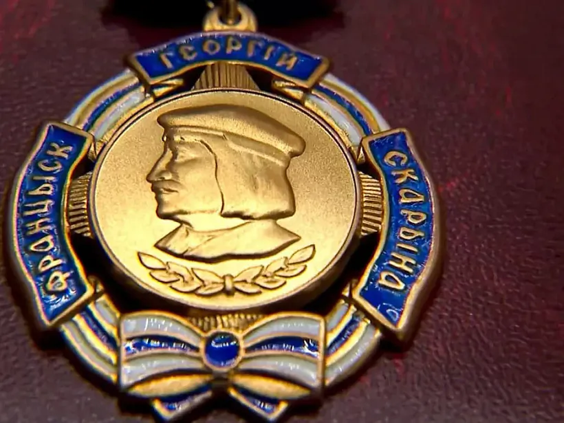 Adzin z haloŭnych ordenaŭ krainy praciahvaje tyražavać daŭno vykrytuju pamylku Adzin z haloŭnych ordenaŭ krainy praciahvaje tyražavać daŭno vykrytuju pamylku