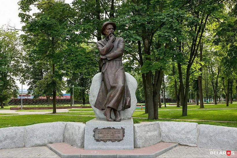 Pomnik Francišku Bahuševiču ŭ Smarhoni