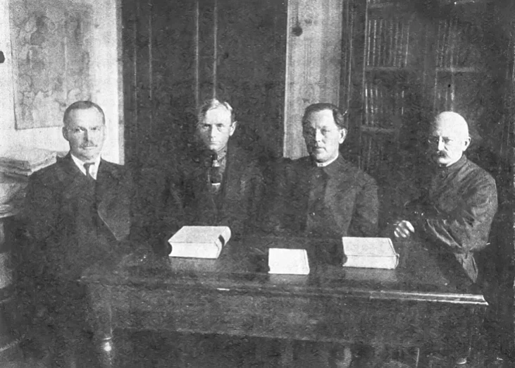 Prezidyum Historyka-archiealahičnaj siekcyi Inbielkuĺta. 1926 h.