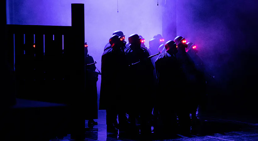 Scena sa spiektakla «A zory tut cichija» ŭ Kupałaŭskim teatry Scena sa spiektakla «A zory tut cichija» ŭ Kupałaŭskim teatry