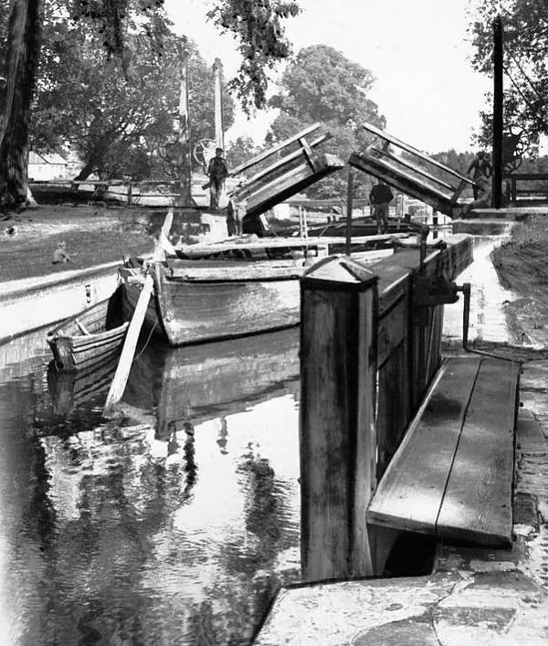 5. Барка праходзіць праз шлюз Аўгустоўскага канала. 1930-я гг..jpg