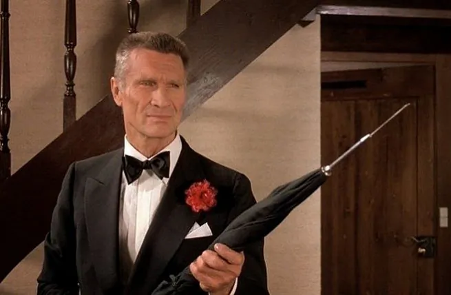 Кадр з фільму 'Укол парасолем' - у жыцці ўсё было мала падобна на камедыю.jpg Кадр з фільму 'Укол парасолем' - у жыцці ўсё было мала падобна на камедыю.jpg