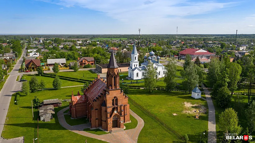 Kasciol i carkva ŭ Lahišynie Kasciol i carkva ŭ Lahišynie