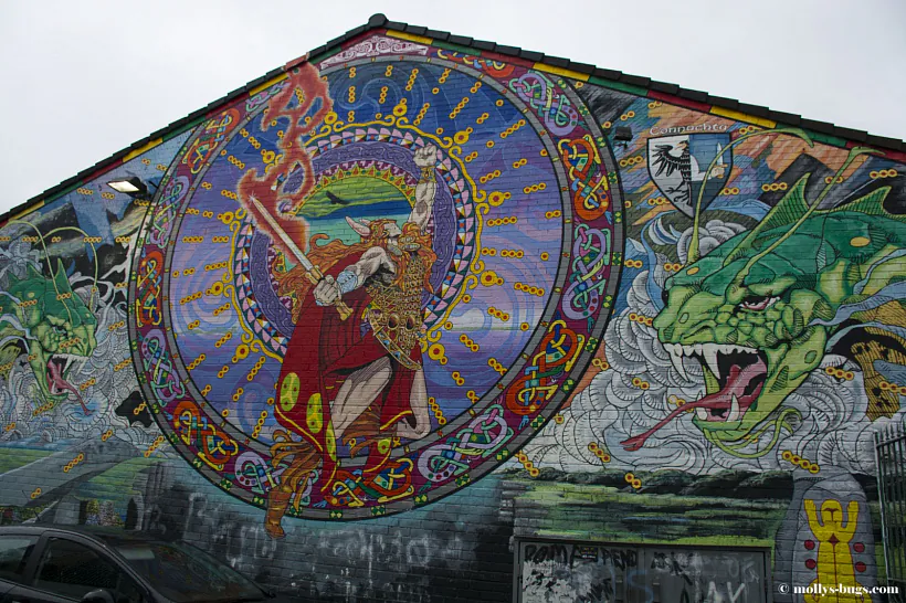 Мурал у Белфасце на тэму старадаўняй ірландскай міфалогіі.jpg