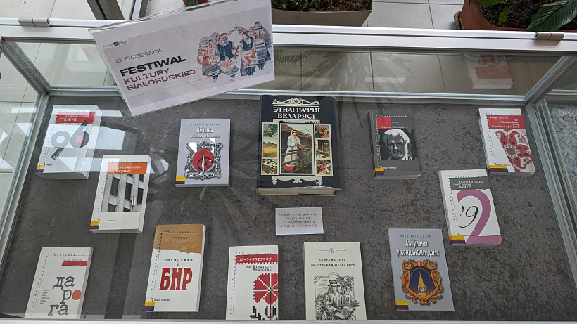 Кнігі з беларускай палічкі на Фестывалі беларускай культуры, чэрвень 2024 г. Кнігі з беларускай палічкі на Фестывалі беларускай культуры, чэрвень 2024 г.