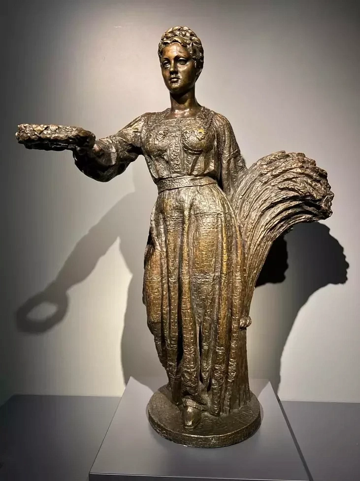 Madel aleharyčnaj skulptury «Radzima-maci» 