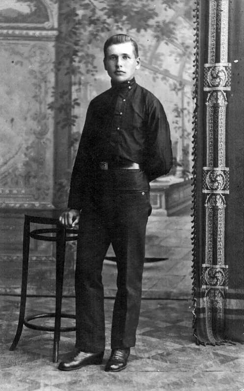 Michaś_Zabejda-Sumicki._Міхась_Забэйда-Суміцкі_(1915).jpg Michaś_Zabejda-Sumicki._Міхась_Забэйда-Суміцкі_(1915).jpg