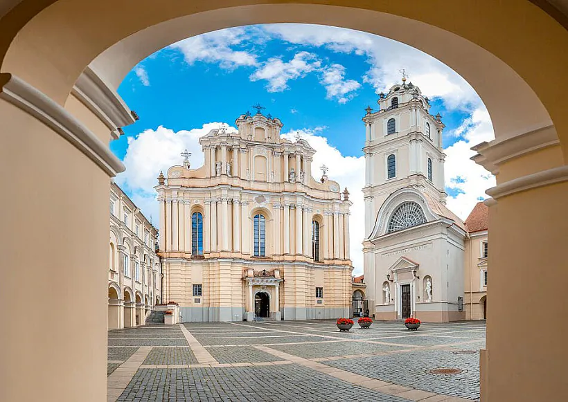 Dvor Vilienskaha ŭniviersiteta i ŭniviersitecki kasciol sviatych Janaŭ