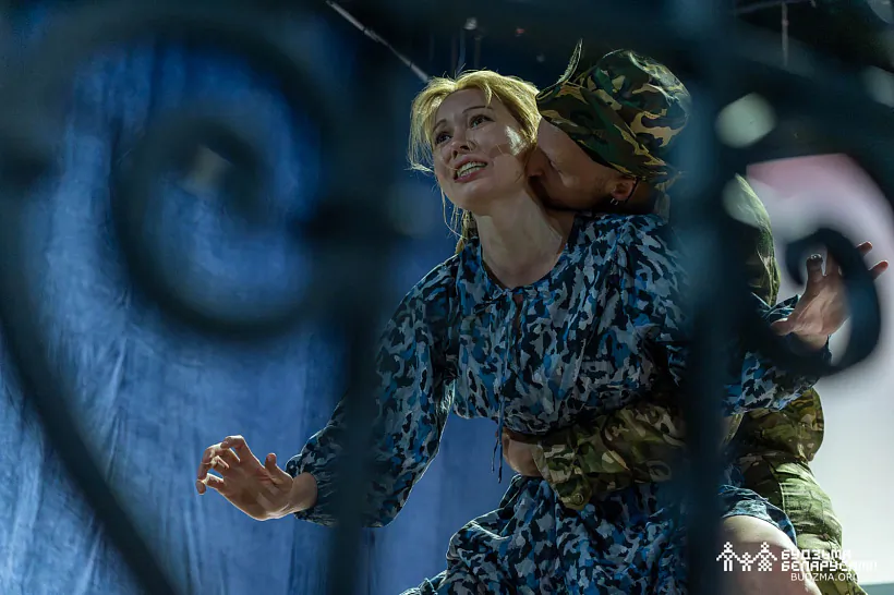 04-harcujeva-stonka.jpg Валянціна Гарцуева ў ролі Веранікі, Мікалай Стонька ў ролі Лёксы Шпуля.