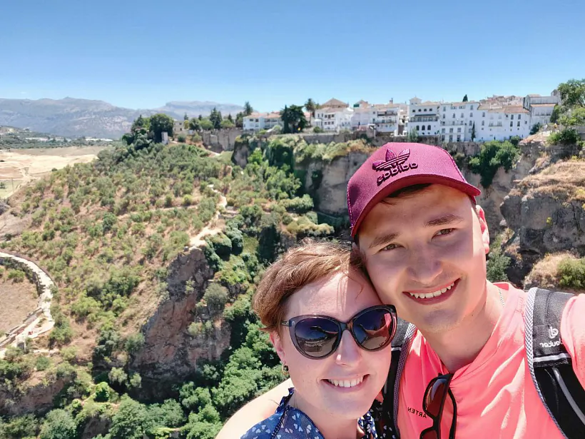 Алена і Сяргей Жыбулі - стваральнікі першага беларускамоўнага відэаканалу пра падарожжы