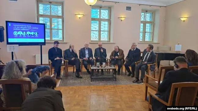 Padčas dyskusii ab inteliektyaĺnaj spadčynie Ježy Hiedrojcia