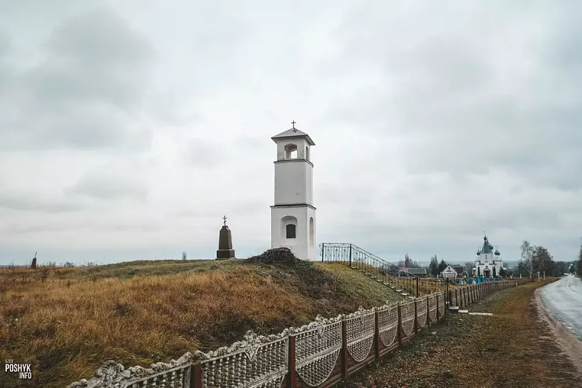 Miemaryjaĺnaja kalona ŭ honar Kanstytucyi 3 traŭnia ŭ Biezdziežy