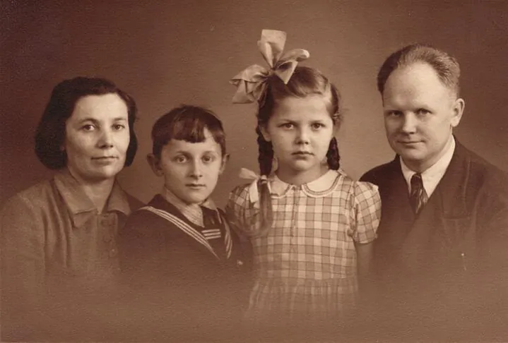 ivonka_survila_backi_brat_1946_danske.jpg ivonka_survila_backi_brat_1946_danske.jpg