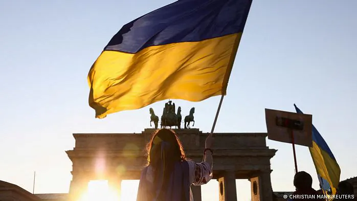 Сцяг_Украіны_ля_Брандэнбурскай_брамы,_Берлін.jpg Сцяг_Украіны_ля_Брандэнбурскай_брамы,_Берлін.jpg