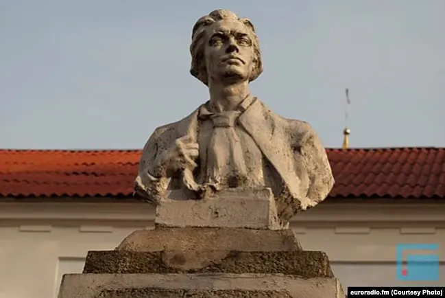 Biust Kastusia Kalinoŭskaha ŭ Śvislačy, archiŭnaje fota