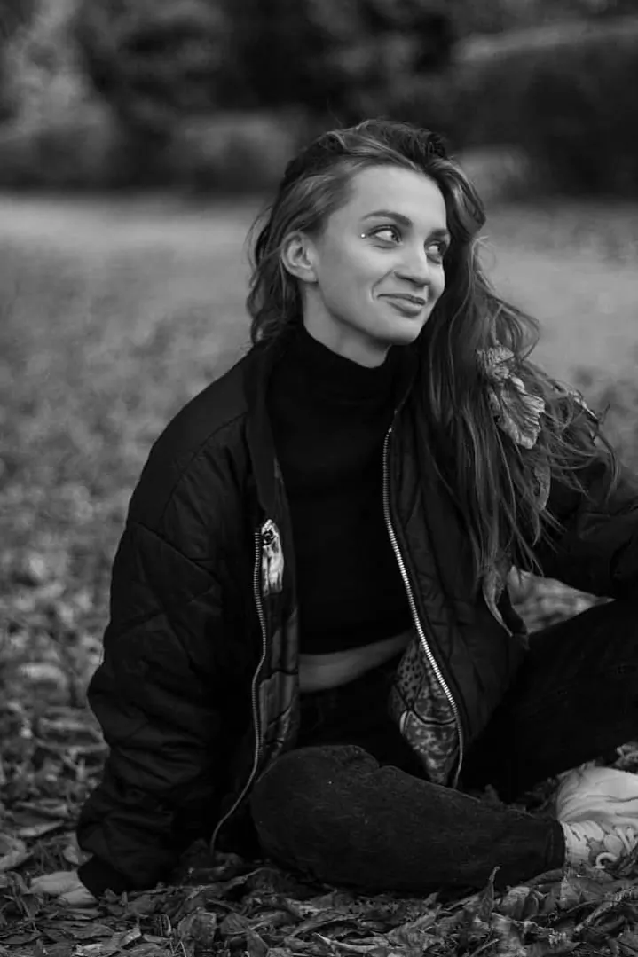 01_Kietjevan _biełaruskaja_śpiavačka_z_hruzinskimi_karaniami.jpg