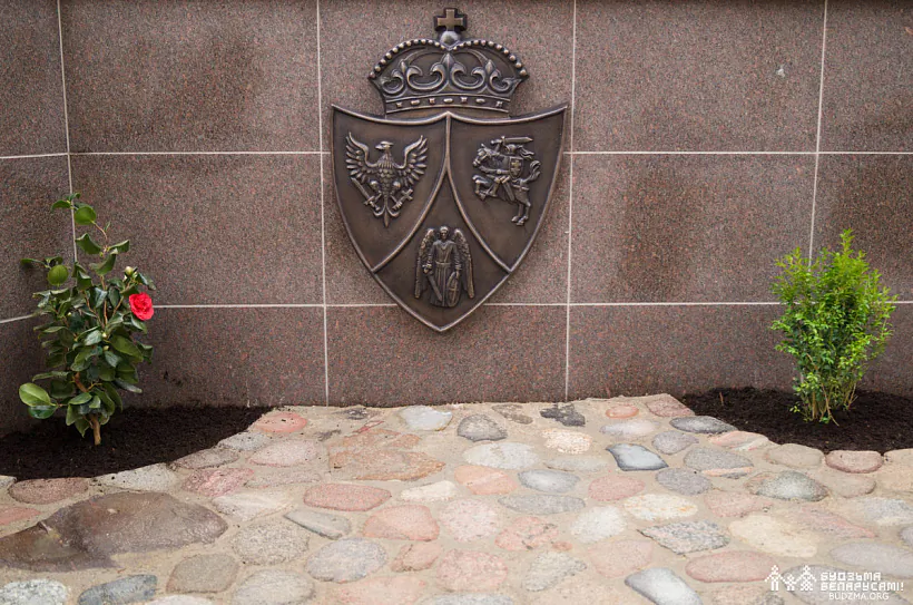 Pomnik Kastusiu Kalinoŭskamu i jahonym papliečnikam Pomnik Kastusiu Kalinoŭskamu i jahonym papliečnikam