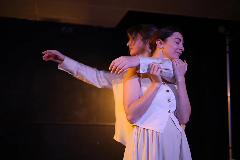 Scena sa spiektaklia Body in Progress Scena sa spiektaklia Body in Progress