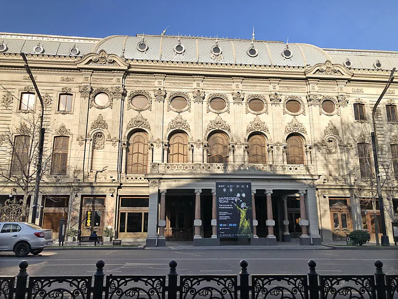 Грузінскі дзяржаўны акадэмічны тэатр імя Шоты Руставэлі. Грузінскі дзяржаўны акадэмічны тэатр імя Шоты Руставэлі.