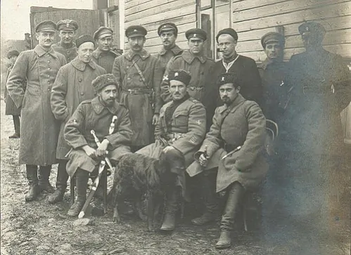 Балаховіч са сваімі хлопцамі падчас Грамадзянскай вайны (4).jpg Балаховіч са сваімі хлопцамі падчас Грамадзянскай вайны (4).jpg