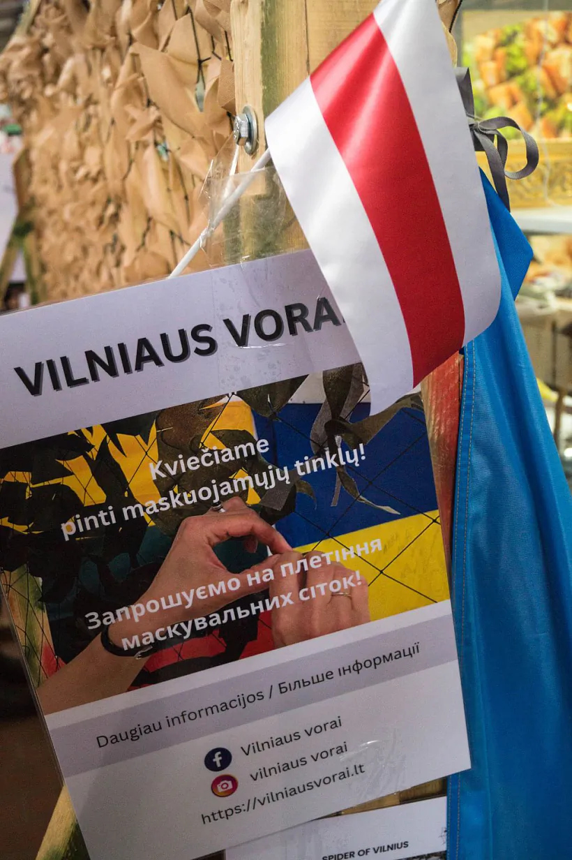 vorai_03.jpg У Вільні валанцёры плятуць маскавальныя сеткі для ВСУ