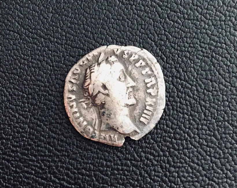 Дэнарый Антаніна Пія, знойдзены на Шаркаўшчыне.jpg Дэнарый Антаніна Пія, знойдзены на Шаркаўшчыне.jpg