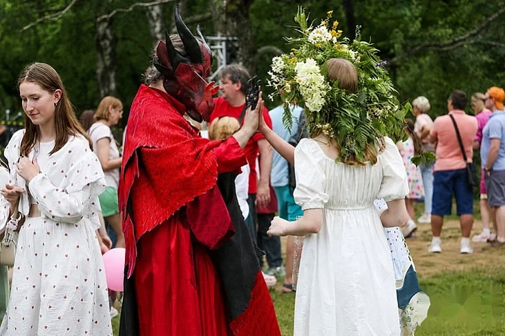 «Kupaĺskija ahni»