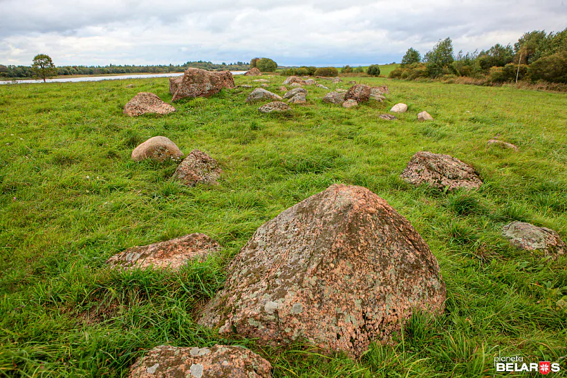 01'Беларусі стоўнхэндж' на возеры Янава пад Полацкам.jpg