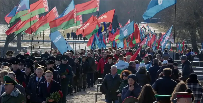 Kadr z fiĺmu «Spalienyja vioski»