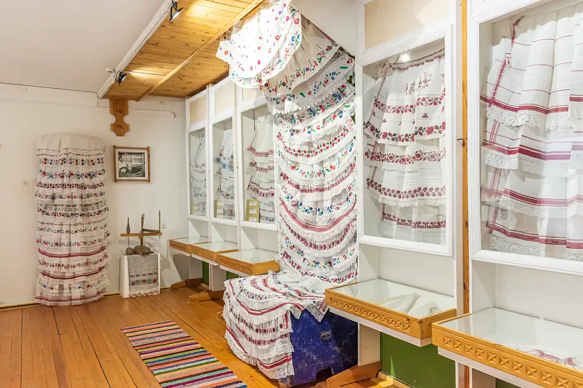 Kaliekcyja fartuchoŭ u muziei «Biezdziežski fartušok»