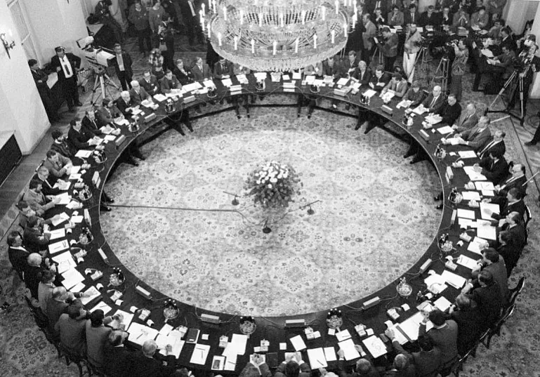 Круглы стол у Польшчы.jpg