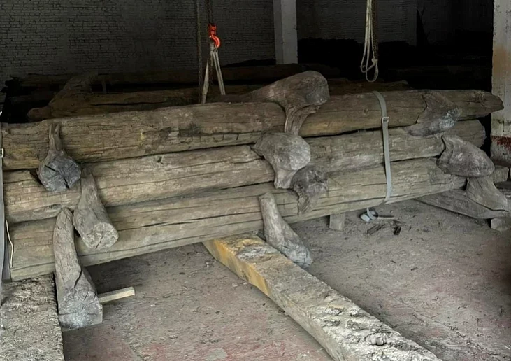 Zakansiervavany frahmient draŭlanaj sciany haradzišča na Miency