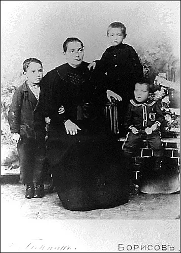 Сям'я Сарновых.jpg Сям'я Сарновых.jpg